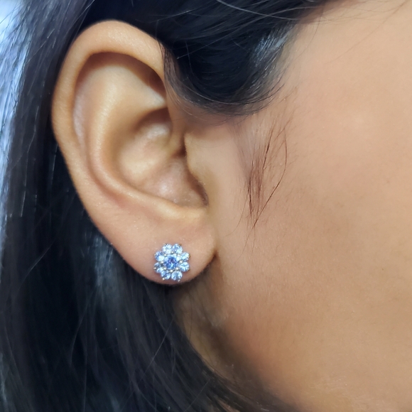 Watch Video / Sparkling 10K Gold Tanzanite Stud Earrings - Picture 4 of 8